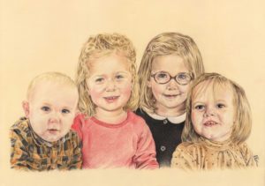 Portrait dessin d'après photo de quatre enfants en couleur