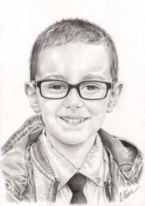 Portrait dessin d'après photo d'un jeune garçon à lunettes