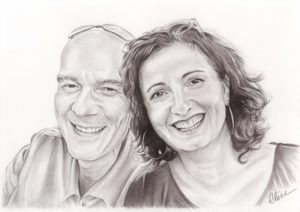 Portrait dessin d'après photo d'un couple de quarantenaires à lunettes en noir et blanc