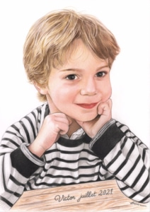 Portrait dessin d'un jeune garçon attablé
