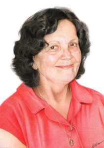 Portrait d'une femme en chemisier rouge