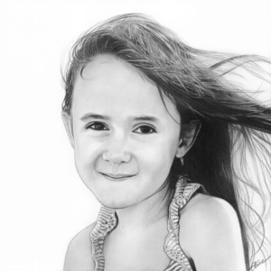 Portrait d'une fillette les cheveux au vent
