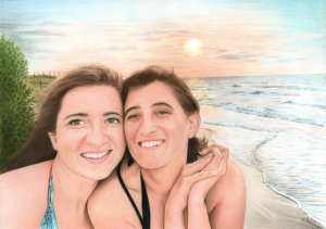 Portrait de deux amies sur fond de soleil couchant